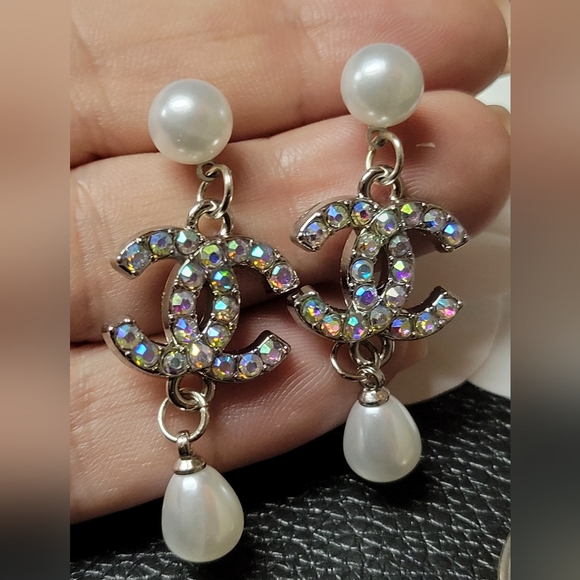 Arora Borealis Crystal And Pearl Silver Earings - Picture 4 of 4